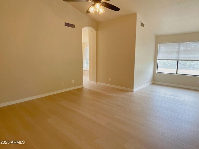 Building Photo - 319 N Riata St