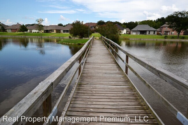 Building Photo - 3 br, 2.5 bath House - 2448 Shadowbrook Dr