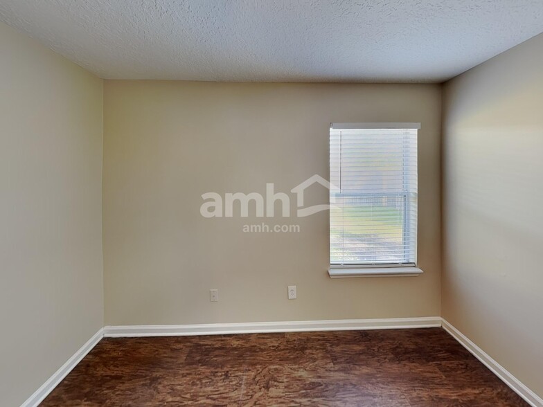 Building Photo - 14021 Golden Eagle Dr
