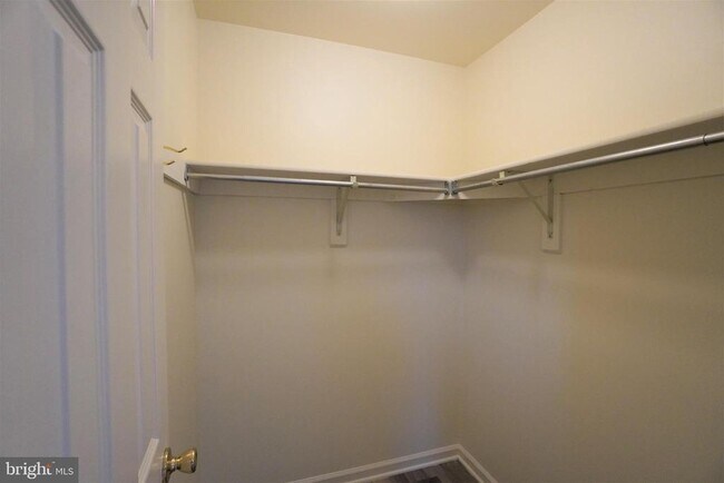 Building Photo - 458 Country Club Dr