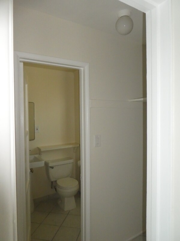 Building Photo - 6222 Hazeltine Ave