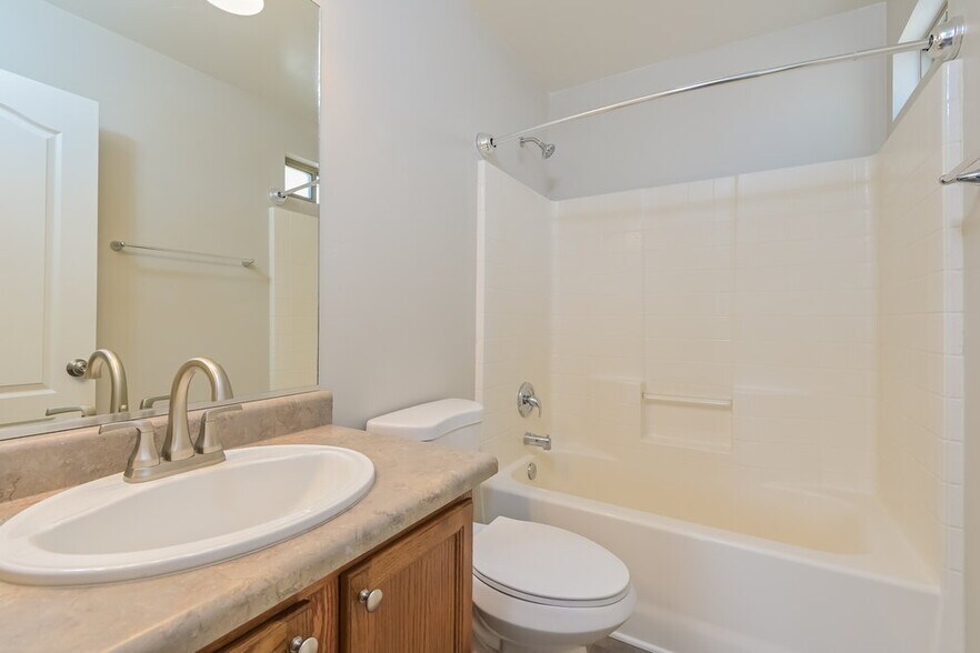 Building Photo - 660 W Cholla Crest Dr