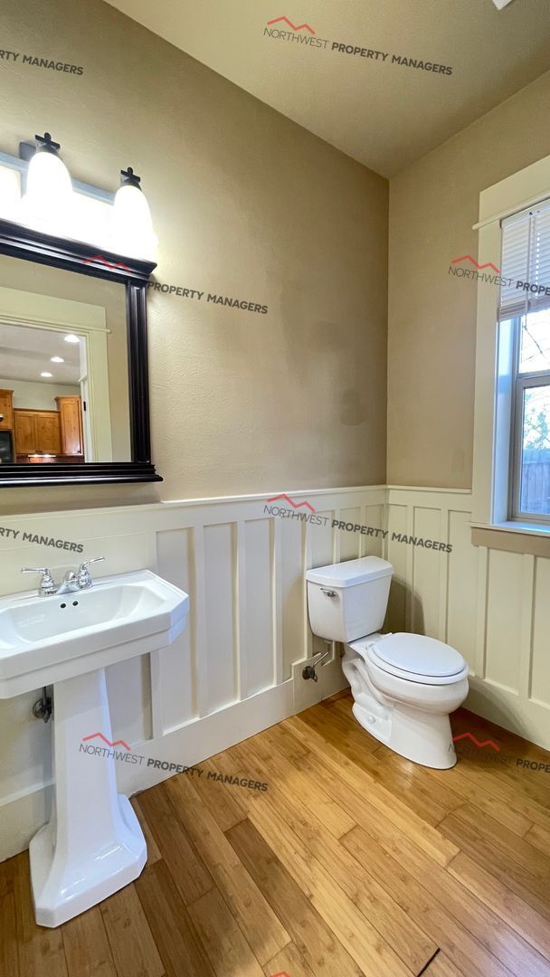 Building Photo - r223a