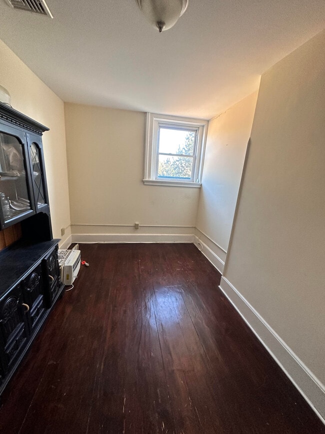 Building Photo - 2975 Whitney Ave