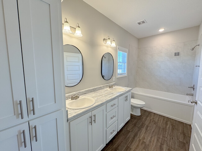 Building Photo - 312 Old Rockdale