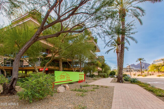 Building Photo - 7137 E Rancho Vista Dr