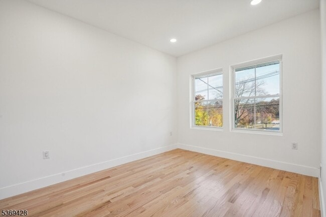 Building Photo - 99 Ashwood Ave