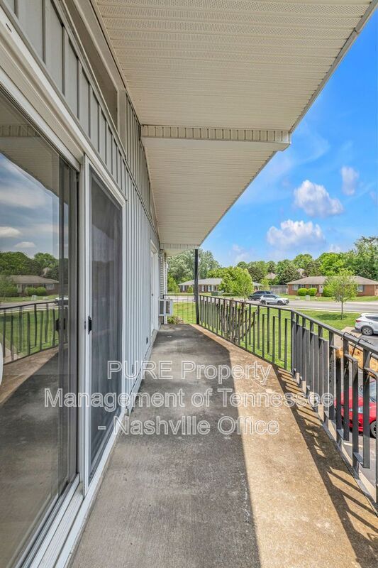 Building Photo - 613 Hillsboro Rd