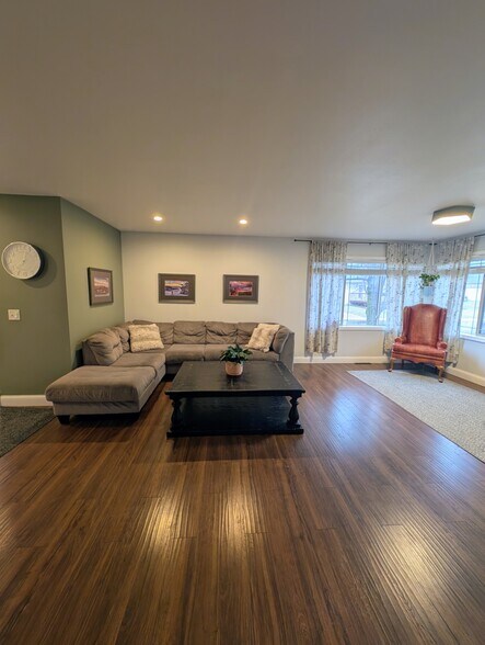 Building Photo - 518 Lexington Dr