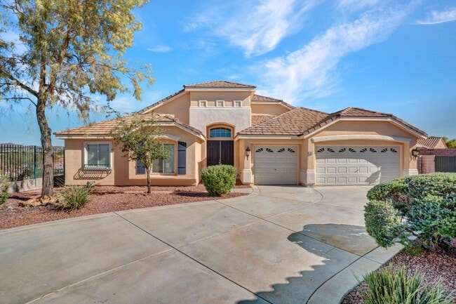Primary Photo - 4 bed, 2.5 bath single-story home in the g...