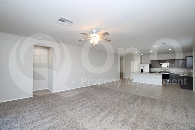 Building Photo - 4644 W Nutmeg Ave