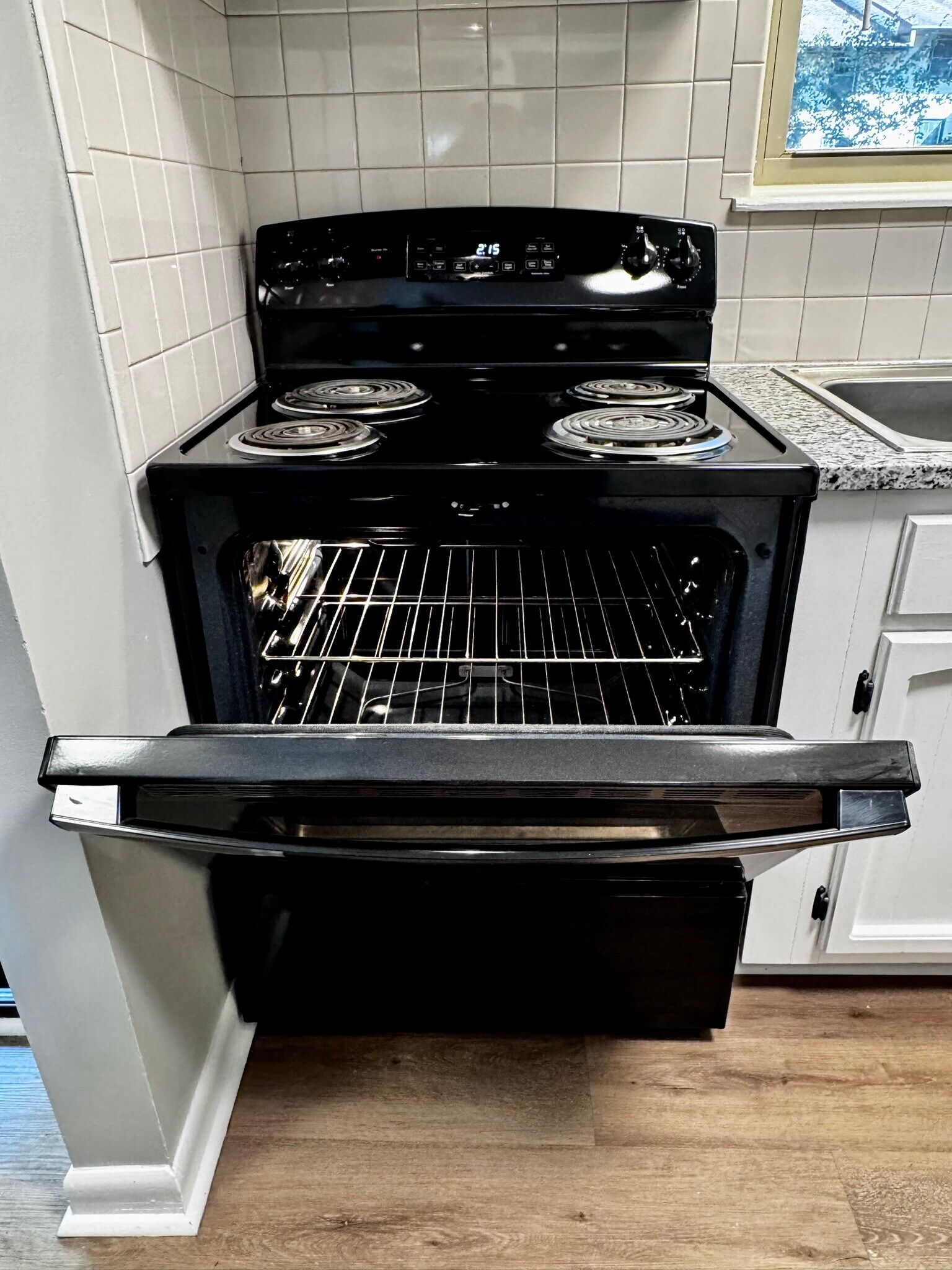 Oven - 122 Turnwood Ln