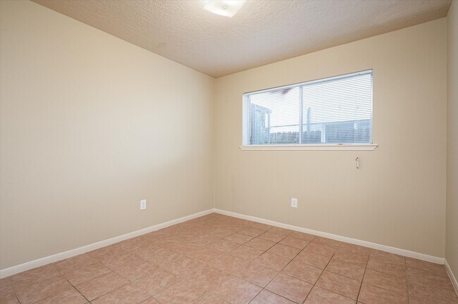 Building Photo - 9306 Sanford Rd