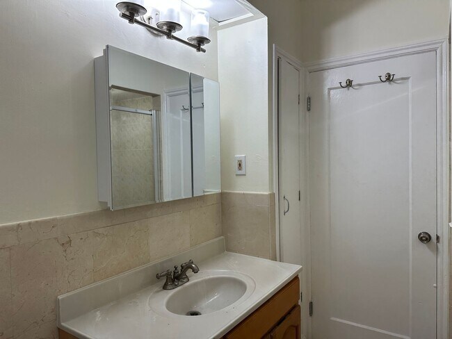 Building Photo - EPIC REA - Great Corner Lakeside Home - 3 ...