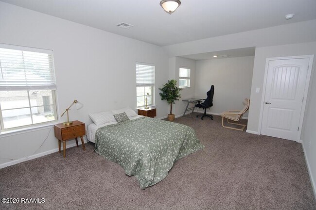 Building Photo - 6720 Tiger Pointe Dr.