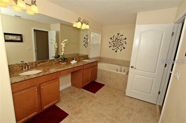 Building Photo - 8951 Cuban Palm Rd