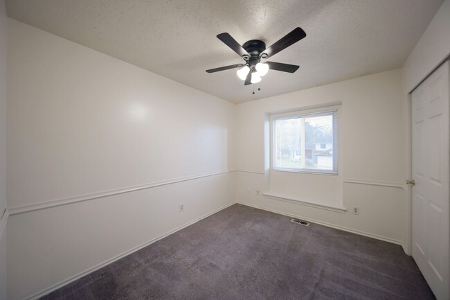 Building Photo - Spacious & Pet-Friendly 4-Bed Home with Mo...