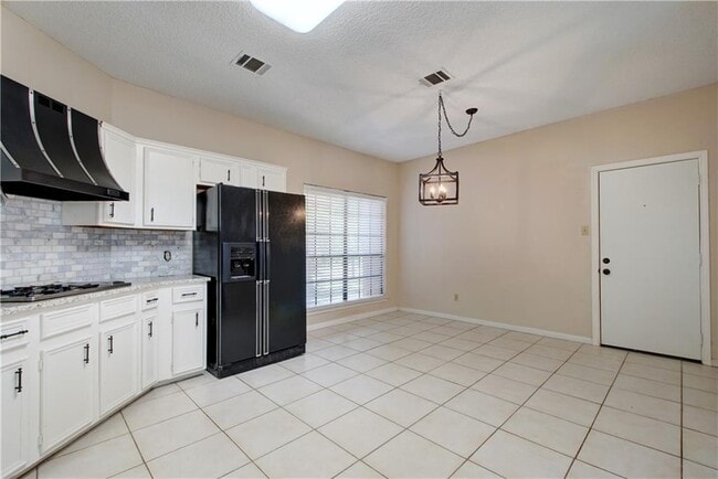 Building Photo - 1713 Woodwind Ln