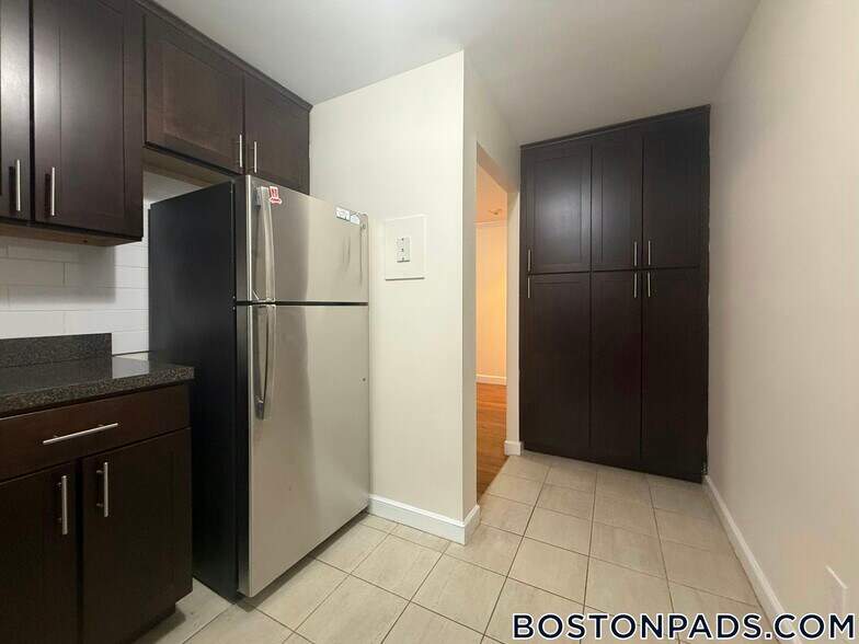 Building Photo - 17 Captain Parker Arms