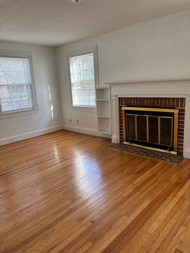 Building Photo - 908 Edwards Ave