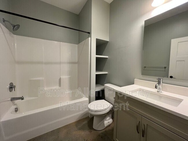 Building Photo - 6 Dundee St