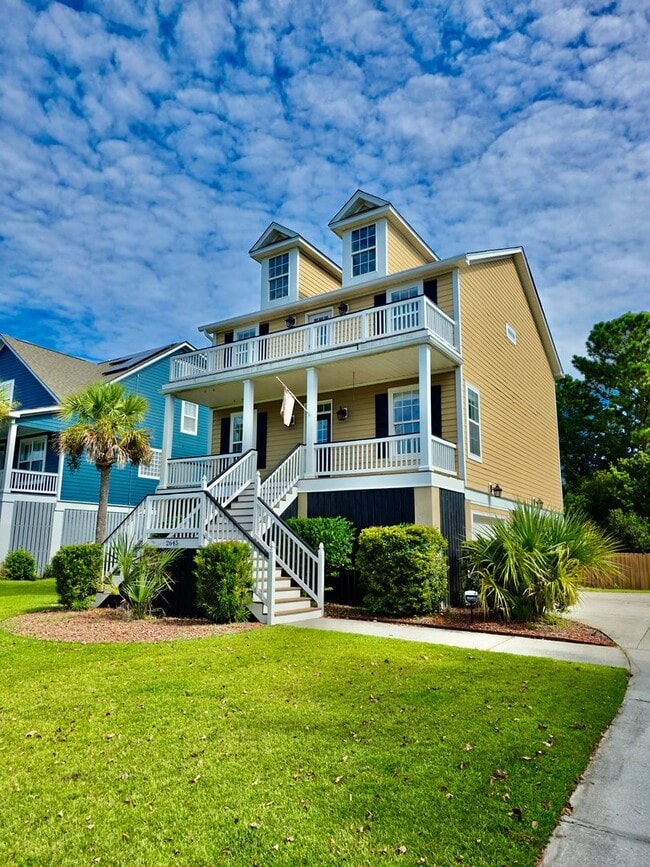 Building Photo - Elevated Four Bedroom in Rivertowne Country Club - Mt. Pleasant