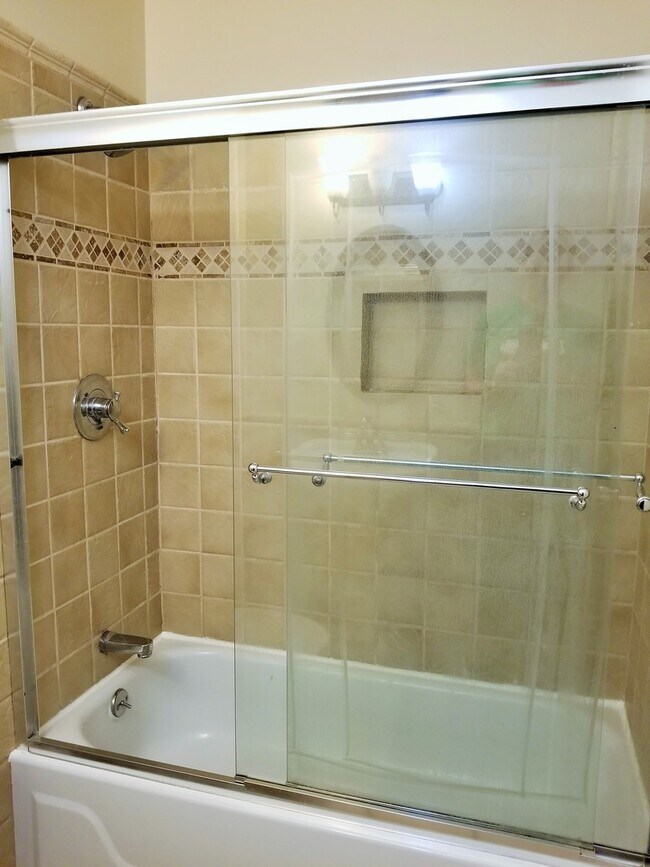 Building Photo - YOU CAN STOP YOUR SEARCH! BRAND NEW Jeffer...