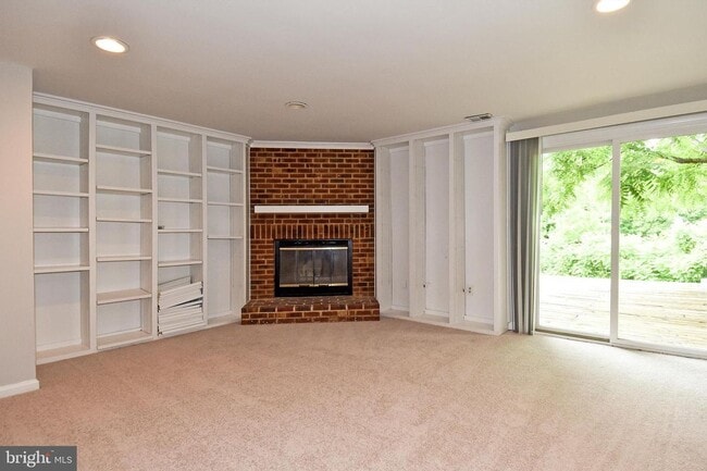 Building Photo - Available immediately!