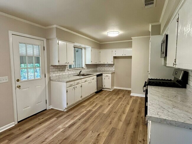 Building Photo - 202 Carter Dr