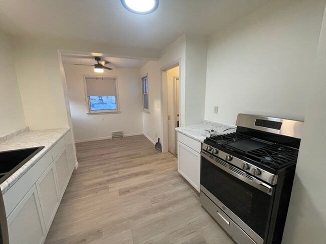 Building Photo - Click the “Apply Now” button or email wapmrentals@gmail.com for a prompt response.