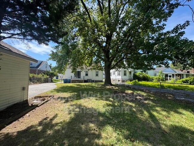 Building Photo - 1629 Talisman Ln