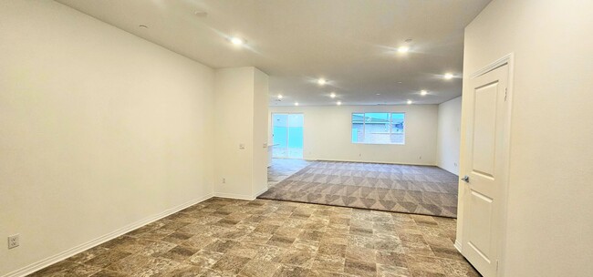 Building Photo - Rockport Ranch Beautiful Brand New Lennar ...