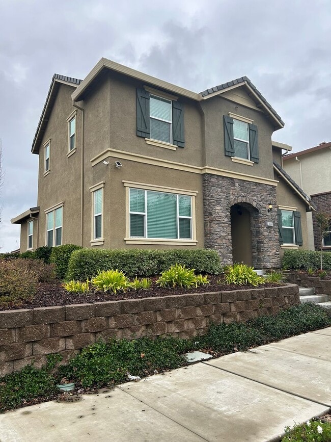 Building Photo - REDUCED!!!