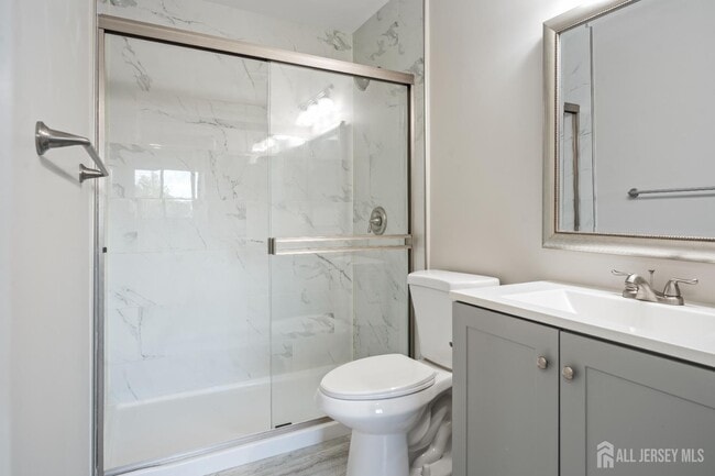 Building Photo - 607 Ravens Crest Dr