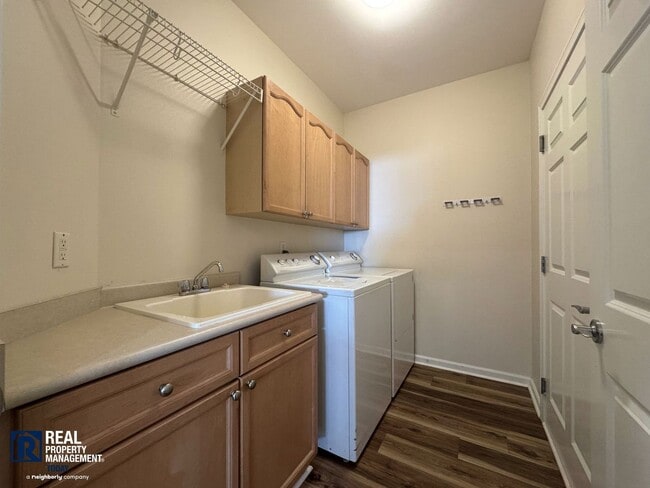 Building Photo - Beautiful 2-Bedroom Townhome with Vaulted Ceilings & 2-Car Garage!!