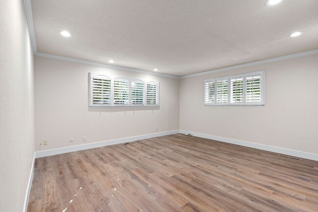 Building Photo - Beautifully remodeled 3-bedroom, 2-bathroo...