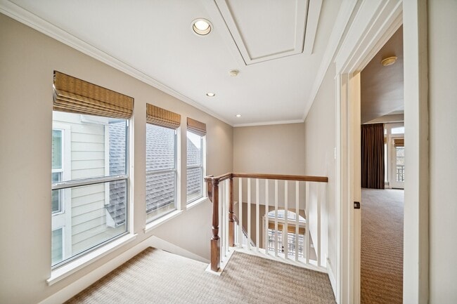 Building Photo - 2024 Vermont St