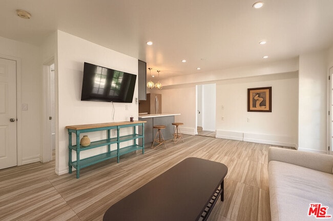 Building Photo - 1174 Coldwater Canyon Dr