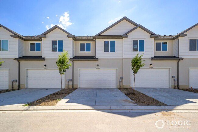 Building Photo - Brand New Beautiful Townhome in Riverton!