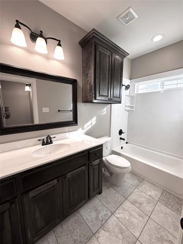 Building Photo - 2114 Lindblad Ct