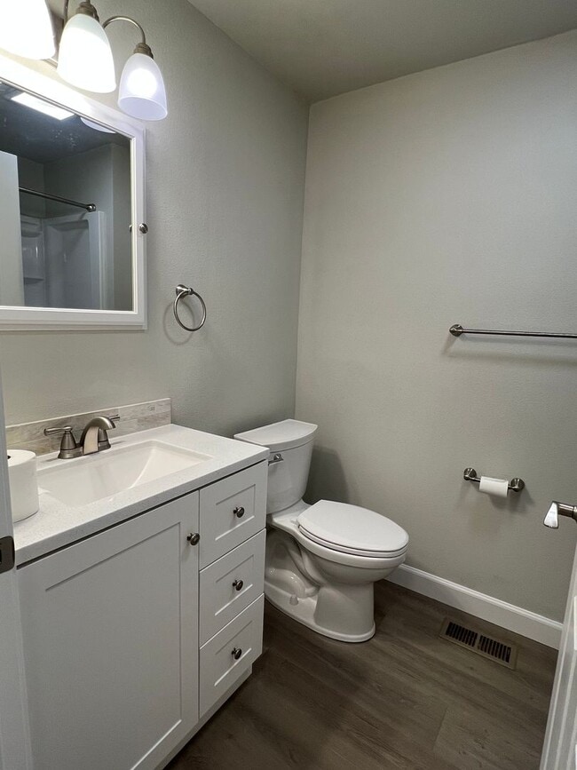 Building Photo - NEWLY REMODELED! 3+ bed, 1.5 bath, a/c, d/w, lots of off street parking!