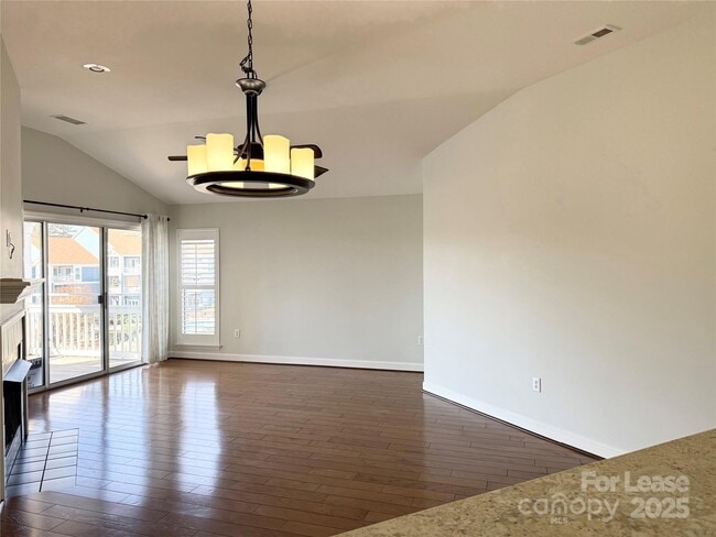 Building Photo - 1133 Torrence Cir