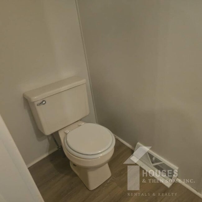 Building Photo - 214 Double Bridge Rd