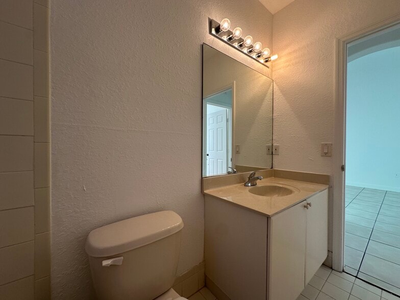 Building Photo - 2755 SE 16th Ave