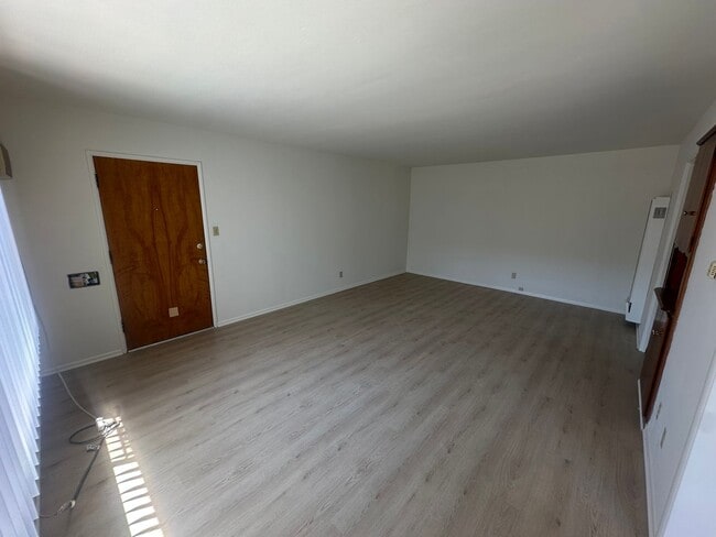 Building Photo - 113-115 W Rosslynn Ave