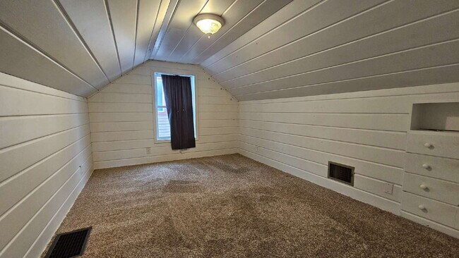 Building Photo - "Excellent 3-Bedroom Townhouse Retreat in St. Louis Park - 1359 Sq Ft of Comfort!"