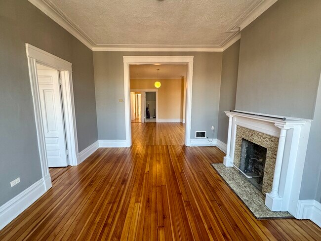 Building Photo - 1331 N Maplewood Ave