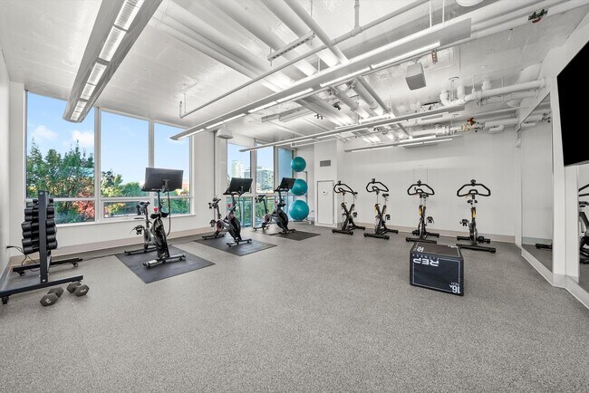 Building Photo - 750 N Hudson Ave