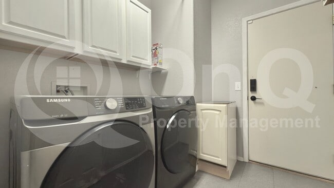 Building Photo - 45513 W Starlight Dr