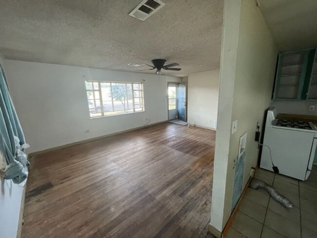 Building Photo - 4409 S Travis St